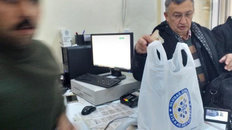 Bu hastaneye gelen alışveriş yapmadan çıkmıyor