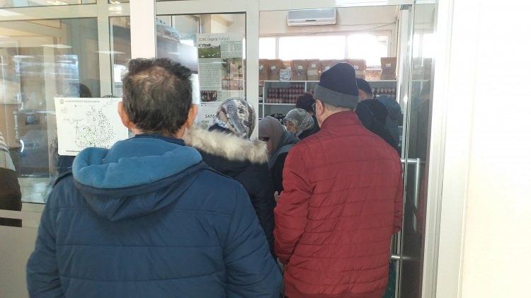 Bu hastaneye gelen alışveriş yapmadan çıkmıyor