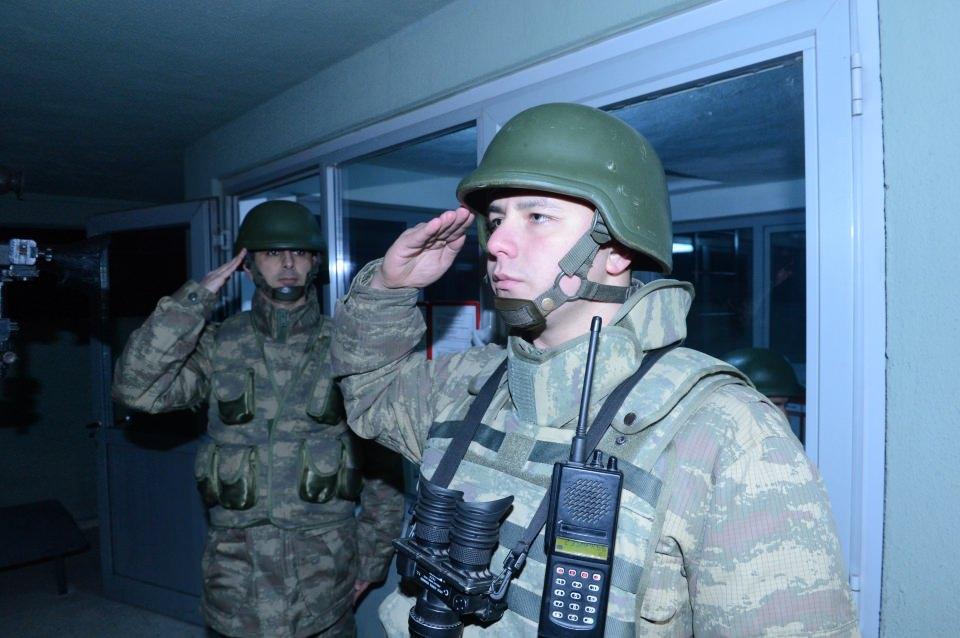 <p>Askerlerden Batuhan Öztürk de 2 aydır vatani görevini yerine getirdiğini belirterek, "Tüm silah arkadaşlarım gibi ben de ailemi özlüyorum ama ailemin rahat uyuyabilmesi için burada olduğumu düşününce özlemimi unutuyorum.</p>
<p> </p>