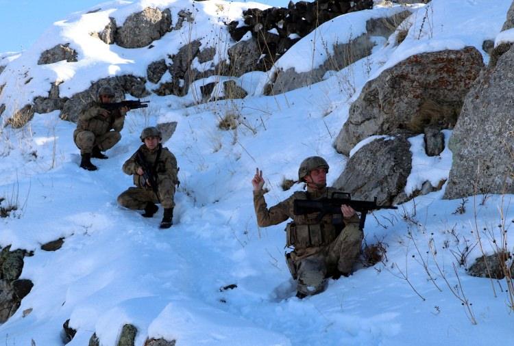 <p>Bizler üstün fiziki kondisyon ve güç şartlar altında mücadele etme azmi kazandırılmış seçkin personeller olarak 7 gün 24 saat görevimizin başındayız.</p>
