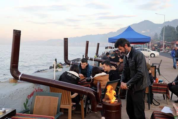 <p>Ozan Oğuzhan Öz de "Birçok sahilde bulunmama rağmen daha önce böyle bir şey görmemiştim. Gerçekten çok ilginç ve güzel bir durum" ifadelerini kullandı. </p>
<p> </p>