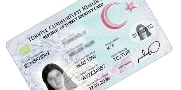 <p><strong>Kimlik kartı teslim edilinceye kadar kimliği ispatlamaya yarayacak belge nasıl kullanılır? </strong></p>
<p>Doğum, kayıp, mevcut kimlik kartının geçerlilik süresinin sona ermesi veya tahrifat sebebiyle kullanılamayacak durumda olması nedeniyle yapılan kimlik kartı başvurusunda yeni kart düzenleninceye kadar kişinin talebi hâlinde, herhangi bir nüfus müdürlüğünce kimliğini ispata yarayacak geçici kimlik belgesi düzenlenir.</p>