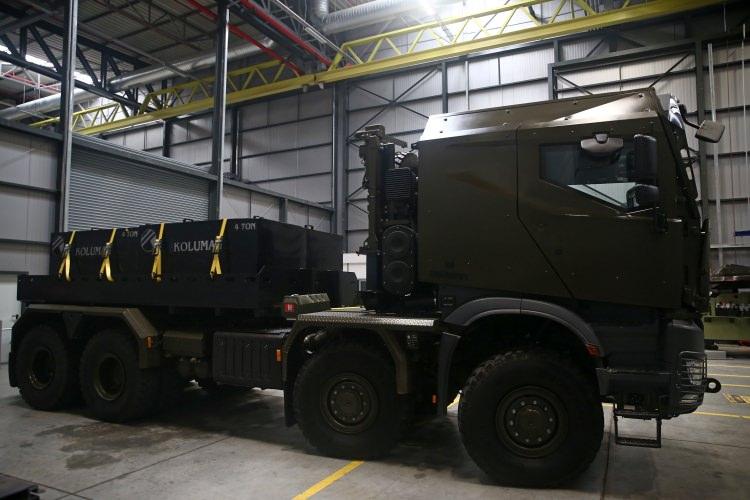 <p>TSK'nin 8 çeker taktik lojistik destek aracına ihtiyaç duyması üzerine "Derman"ı üretmek için yola çıktıklarını anlatan Saltık, "Biz zaten savunma sanayisine yabancı bir firma değiliz. Geçtiğimiz 20 yılda TSK'ya 10 bine yakın 'Unimog' aracın teslimatını gerçekleştirdik." diye konuştu.</p>
<p> </p>