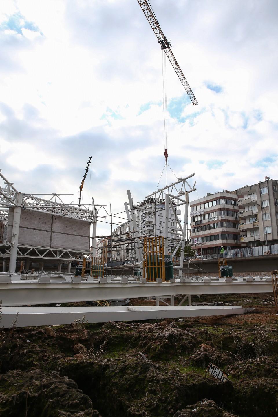 <p><strong>Antalya'ya gelenlerin bu değeri görmesi gerektiğini vurgulayan Şengül, sözlerini şöyle tamamladı:</strong></p>
<p>"Kullanmadığınız bir yerin korunması çok mümkün olmuyor. Koruyarak kullanmamız, kullanarak da korumamız gerekiyor. Bu dengeyi tutturduğumuz zaman amacımıza ulaşabiliyoruz. Müze projesi bunu gerçekleştirecek." </p>
