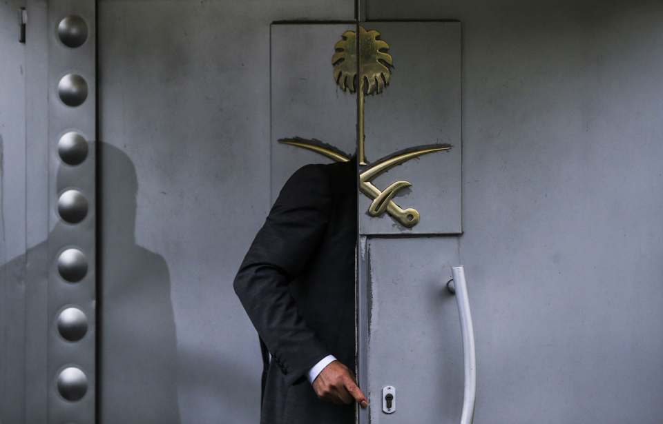 <p><strong>Kaşıkçı cinayeti</strong></p>
<p>Suudi gazeteci Cemal Kaşıkçı'nın öldürülmesine ilişkin İstanbul'daki Suudi Arabistan Başkonsolosluğu’nda inceleme yapıldı. </p>
<p>Emrah Yorulmaz </p>