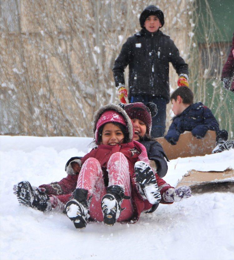 <p>ERZURUM</p>
<p>İl genelinde okullar bugün tatil.</p>