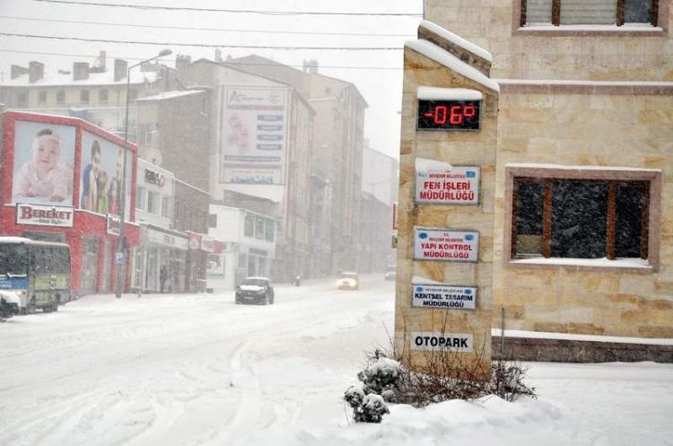 <p>NEVŞEHİR</p>

<p>İl genelinde okullar bugün tatil.</p>
