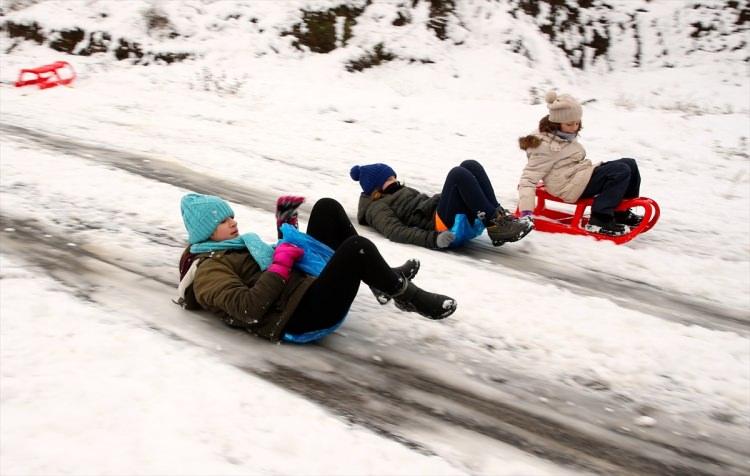 <p>SAKARYA</p>
<p>Taraklı, Akyazı, Karasu, Hendek ve Kocaali ilçelerinde taşımalı eğitim kapsamındaki öğrenciler için okullar bugün tatil.</p>