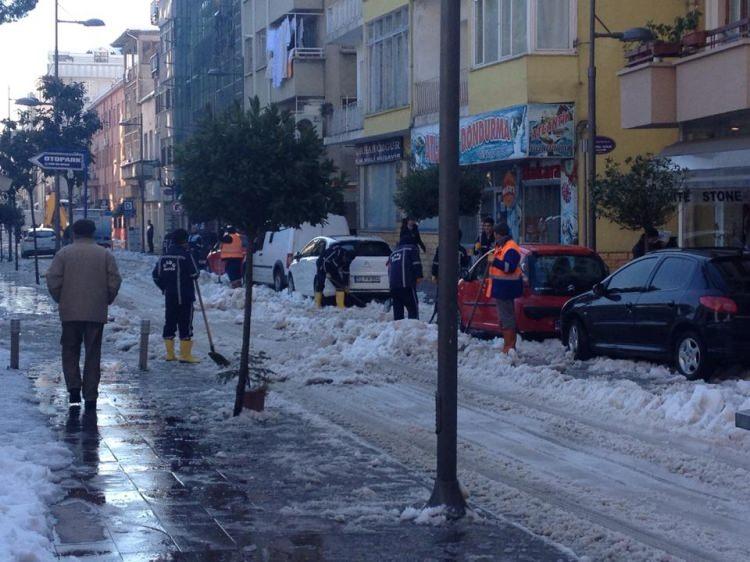 <p>ORDU</p>

<p>Altınordu ilçesinde ise Gerce İlkokulu, Cumhuriyet Ortaokulu, Gökömer İlkokulu-Ortaokulu, Öceli İlkokulu-Ortaokulu, Saraycık İlkokulu-Ortaokulu, Eyüplü Şehit Sezar Aydın İlkokulu-Ortaokulu, Yağızlı Şehit Zafer Gülseren İlkokulu-Ortaokulu, Kökenli İlkokulu-Ortaokulu, Bayadı İlkulu-Ortaokulu, Kayabaşı İlkokulu-Ortaokulu, Karacaömer İlkokulu-Ortaokulunda, Fatsa ilçesinde Aslancami, Geyikçeli, Hatipli, Ilıca, Demirci ve İslamdağ Mahallelerindeki okullarda, Ünye ilçesinde Yeşilkent, Yenikent, Fatih Meydan,Tekkiraz, Pelitliyatak, Erenyurt ve İnkur Mahalleleri'nde yer alan okullar bugün tatil.</p>
