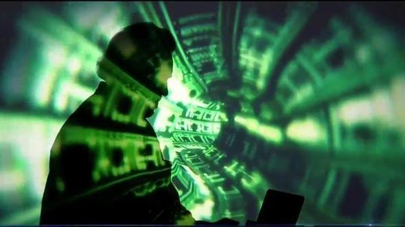 <p>Deep Web normal internet sitelerinden farklıdır, normal web siteleri sunucuları bir şirketten kiralar ve site dosyalarını burada barındırır, lakin Deep Web çoğunluğu kişisel sunuculardan oluşmaktadır.</p>
