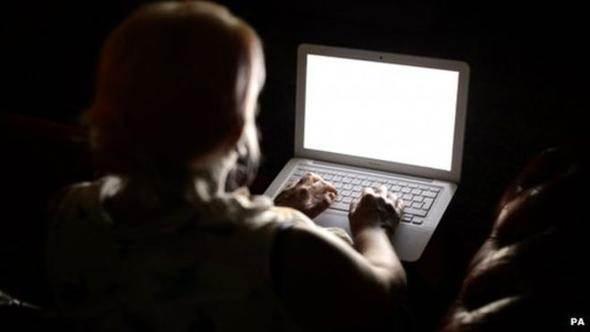 <p>Deep web'e Google, Yahoo, Bing ya da diğer arama motorları ile giriş yapılamaz. Bu dünyada boy gösteren tüm siteler, arama motorları tarafından indekslenmediği için -yani arama sonuçlarında gösterilmediği için- o kapsamda yer alır.</p>