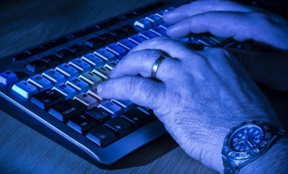<p>Seviye 2 (Bergie web) <br />
<br />
Arama motorları ile erişemeyeceğiniz web içerikleridir. FTP serverlar, indekslenmeyen yetişkin (+18) içerikler bu seviyede yer alır. Arama motorları ile bu içeriklere ulaşmanız neredeyse imkansızdır, çünkü ya arama engeli almışlardır ya da sırada en sona atılmışlardır.</p>