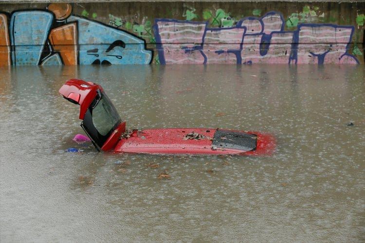 <p>İzmir'de kaydedilen son 3 günlük yağış miktarı, 30 yıllık ocak ayı ortalamasının üstüne çıktı.</p>
