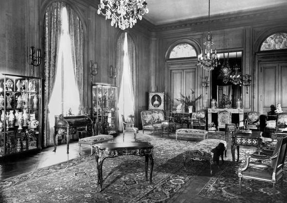 <p>Gülbenkiyan 1880'li yıllarda şiddet olayları ve Osmanlı içerisindeki karışıklıklar nedeniyle İstanbul'dan ayrılmak zorunda kalmıştı.</p>
<p> </p>