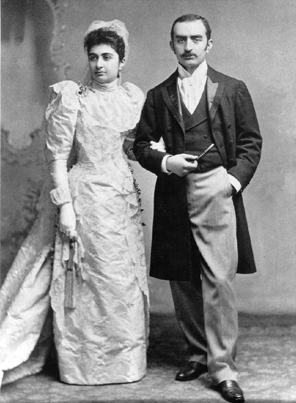 <p>1914'e yaklaşırken Gülbenkiyan Jön Türkler'e danışmanlık yaptı. Dönemin maliye bakanı Cavid Bey ile yakından çalışarak Türkiye Merkez Bankası'nın ve Türkiye Petrolleri Anonim Ortaklığı'nın (TPAO) kurulmasında rol oynadı.</p>
<p> </p>