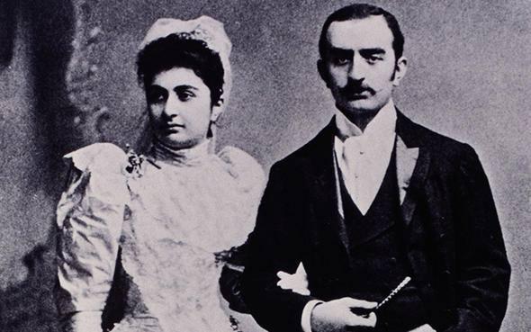 <p>Gülbenkiyan öte yandan Sovyetler Birliği'nin sermaye sıkıntısına düşmesini fırsat bilerek birinci sınıf bir sanat koleksiyonuna sahip olmayı başarmış.</p>
<p> </p>