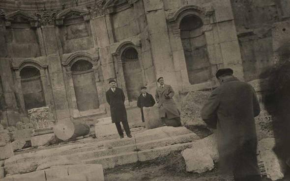 <p>Gülbenkiyan kurumsal yapıları kullanarak mülk sahibi oldu, vergi ödememek için kendisinin ve ailesinin ülkeler arasındaki sermaye hareketlerini idare etti.</p>
<p> </p>