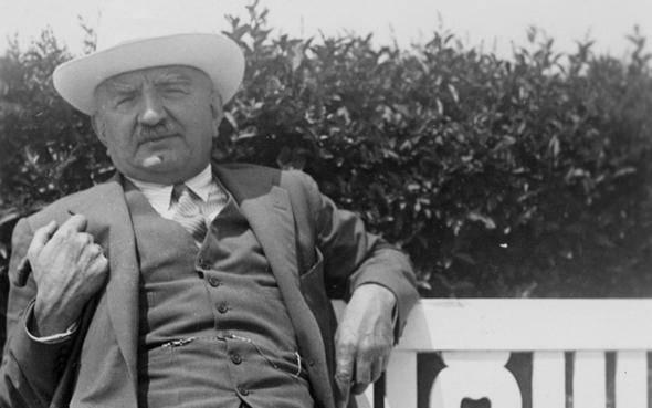 <p>1931 yılına gelindiğinde Gülbenkiyan'ın serveti 4,6 milon sterlini aşıyordu. Ancak elindeki hisseleri ve borç senetlerini Liechtenstein'da kurduğu bir şirkette tuttuğundan o yıl sadece 100 İsviçre Frankı vergi ödemişti.</p>
<p> </p>