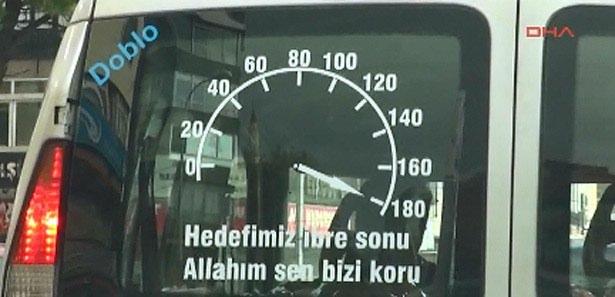 <p>Araçların arkasına yazılan kimi zaman sitemkar, kimi zamansa mesaj verici yazılar okuyanları hayrete düşürüyor.</p>