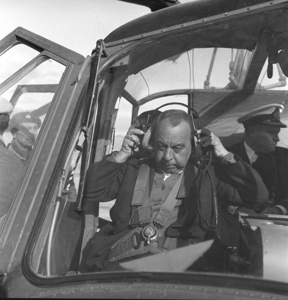 <p>Küçük, 11 Şubat 1959'da Zürih'te Türkiye ve Yunanistan dışişleri bakanları arasında varılan anlaşma üzerine, Londra'da 17 Şubat 1959'da yapılan konferansta Kıbrıs Türk halkını temsil etti ve 19 Şubat 1959'da Kıbrıs Cumhuriyeti'nin kuruluş anlaşmalarını imzaladı. </p>

<p>16 Ağustos 1960'ta kurulan Kıbrıs Cumhuriyeti'nin Cumhurbaşkanlığına Kıbrıs Rum halkı adına Ortodoks Kilisesi Başpiskoposu III. Makarios, Cumhurbaşkanı Yardımcılığına da Kıbrıs Türk halkı adına Küçük getirildi. </p>

