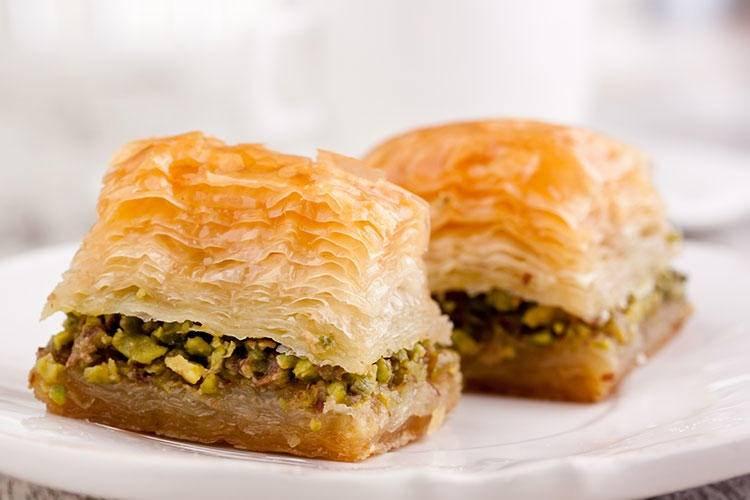 <p>Baklava – 5 üzerinden 4,3 yıldız (Tüm Türkiye)</p>

<p><a href="http://www.yasemin.com/yemek/haber/2631243-cevizli-baklava-tarifi"><span style="color:#800080"><em><strong>MÜKEMMEL CEVİZLİ BAKLAVA TARİFİ İÇİN TIKLAYABİLİRSİNİZ</strong></em></span></a></p>
