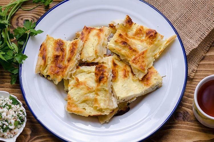 <p>Börek – 5 üzerinden 4,4 yıldız (Tüm Türkiye)</p>

<p>FARKLI BÖREK TARİFLERİ İÇİN LİKE TIKLAYABİLİRSİNİZ: BÖREK TARİFİ</p>

<p><a href="http://www.yasemin.com/yemek/haber/2740855-meshur-adana-boregi-tarifi"><span style="color:#800080"><em><strong>MEŞHUR ADANA BÖREĞİ İÇİN TIKLAYABİLİRSİNİZ</strong></em></span></a></p>
