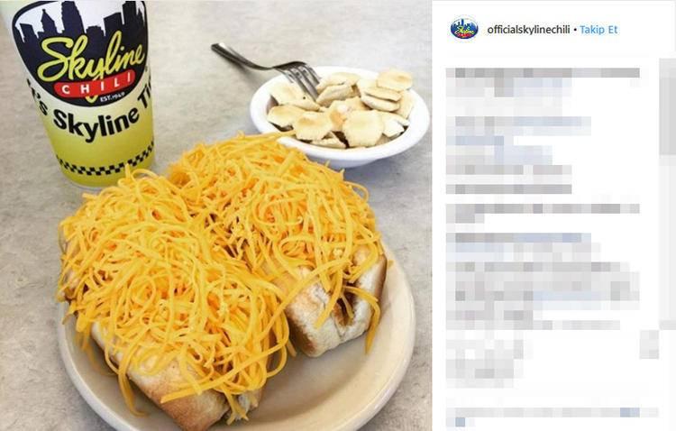<p>ABD’nin Ohio eyaletinin Cincinnati şehrinde bulunan Skyline Chili’nin sandviçleri… Bu sandviç için ekmeğin arasına yerleştirilmiş sosisin üzerine önce özel chili sosu, ardından küp küp doğranmış beyaz soğan son olarak da rendelenmiş cheddar peyniri ekleniyor.</p>
<p> </p>