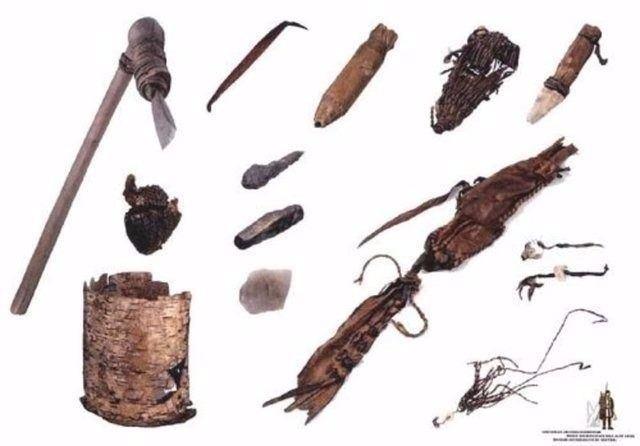 <p>Araştırmacılar, Ötzi adını verdikleri Taş Devri adamının yanında bir yay, 14 ok, bir bıçak ve bakır bir balta taşıdığını tespit ettiler.</p>
<p> </p>