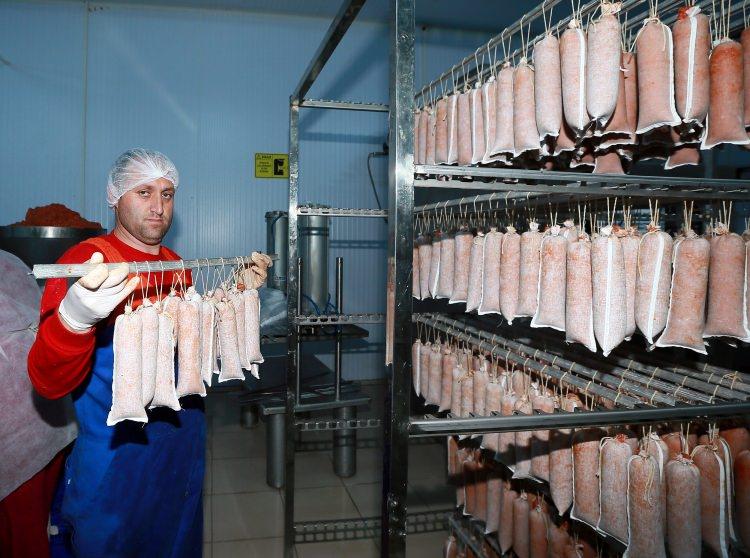 <p>İçeloğlu, "Katar'a 1 ton bez sucuk gönderdik. Oradan olumlu sonuçlar aldık.</p>
