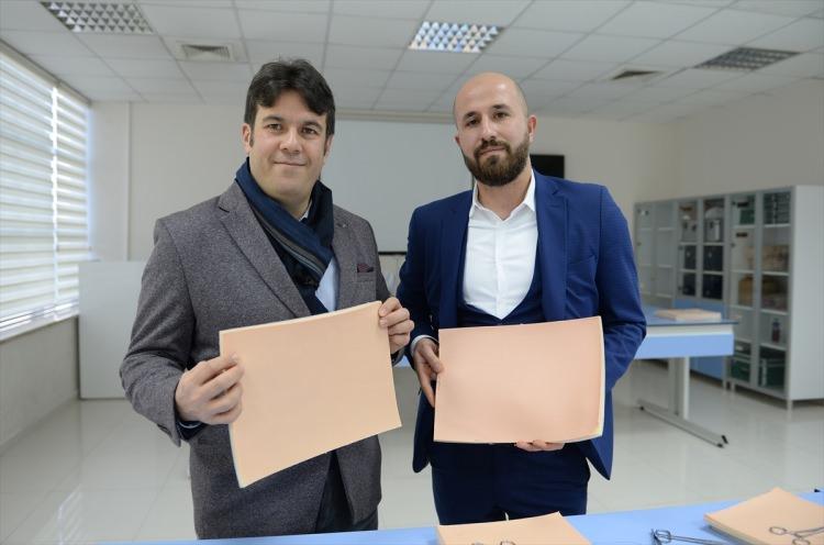 <div>"Ürün dünya standartlarında hatta bazı özellikleriyle daha ileri ve avantajlı şekilde üretildi. Her mikrometre, milimetre incelik ve kalınlığı ayarlanabiliyor, esnekliği ölçülebiliyor. Üretimi bu özelliklere göre yapabiliyorlar. Projeye, Bilimsel Araştırmaları Destekleme Fonumuz finansman sağladı. Bir üniversite-sanayi iş birliği projesi olarak destekledik ve takdire şayan bir ürünle karşı karşıyayız. Bunu üretmekle dövizin dışarıya çıkmasına engel olduk ve maliyetini neredeyse 15'te 1'e kadar düşürdük."</div>

<div> </div>
