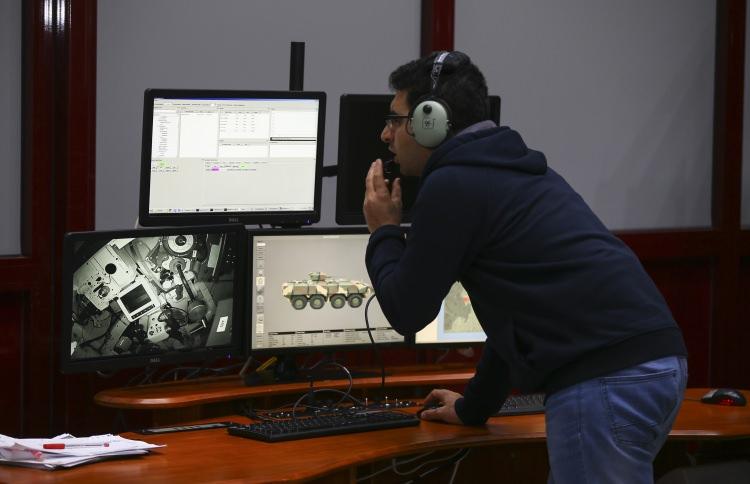 <p><strong>Nacar, şirketin hedeflerine ilişkin şunları kaydetti: </strong></p>

<p>"Bütün yerli platformların simülatör üreticisi olmak istiyoruz. Türkiye'de simülatör alanında bunu üretebilecek kapasitede büyük bir firma bulunmuyor, özellikle uçuş simülatörleri alanında. </p>

