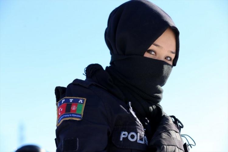 <p>Afgan kadın polis adayları, son teknolojilerle donatılan okulda, her türlü spor imkanından da yararlanabiliyor.</p>

<p> </p>
