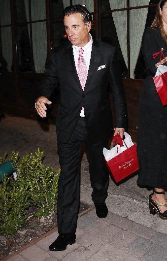 <p>Andy Garcia geçen ay düzenlenen bir davette ise "sinek kaydı" traşıyla böyle görünüyordu.</p>
<p> </p>
