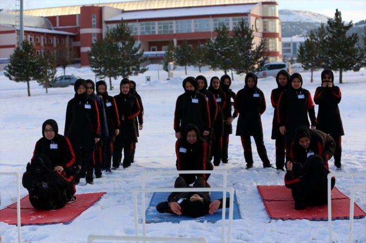 <p>Türkiye geçmişte olduğu gibi günümüzde de kendisinden talepte bulunan ülkelere yardım elini uzatıyor.</p>
<p> </p>