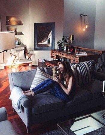 <div>Kiralık Aşk'taki Defne rolü ile kariyerinde zirve yapan Elçin Sangu, dün Instagram hesabından bir fotoğraf paylaştı. Sangu, paylaşımının altına şu notu düştü: Ev, kalbin olduğu yerdir. </div>
<div> </div>