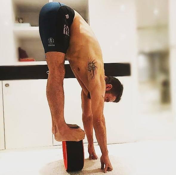 <p>Kariyerinde eski eşi Ebru Şallı'nın izinden giden Harun Tan, iş d&uuml;nyasından spora transfer oldu.&nbsp;</p>

<p>&nbsp;</p>
