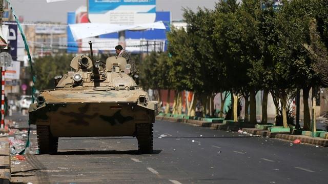 <p><strong>Yemen</strong><br />
21 Eylül 2014’te başlayarak 6 Şubat 2015’e kadar devam eden ayaklanmada Hutiler, Başkan Abdurabbu Mansur el-Hadi yönetimini ele geçirmeyi hedefledi. Başkan 22 Ocak 2015’te istifa etti ancak olaylar halen devam etmekte olan emen İç Savaşı’nı başlattı.</p>