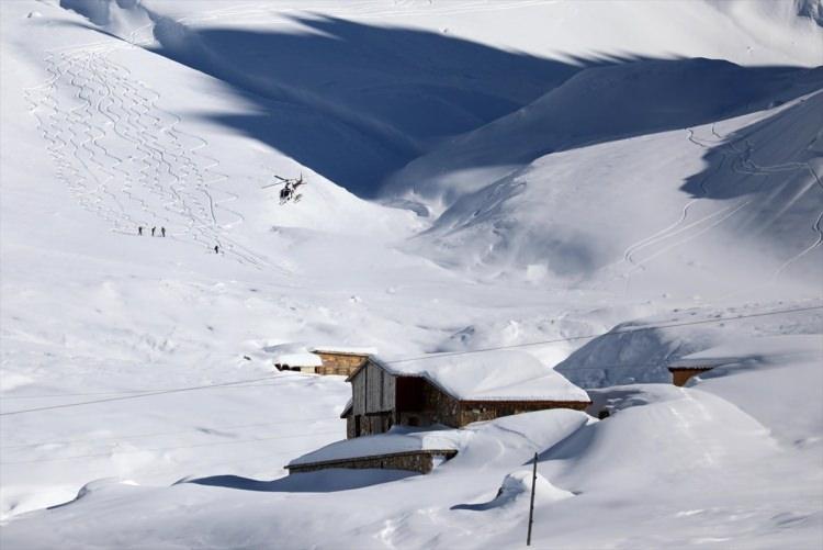 <p>Bu arada sporcuların gıda ihtiyacı için kullandıkları yayla evlerine gerekli malzemeler de yerleştirildi. Bu yıl sporcuların, alacakları hizmet kalitesine göre bir haftalık program için 6-9 bin avro arasında ödeme yapması gerekiyor.</p>

<p> </p>
