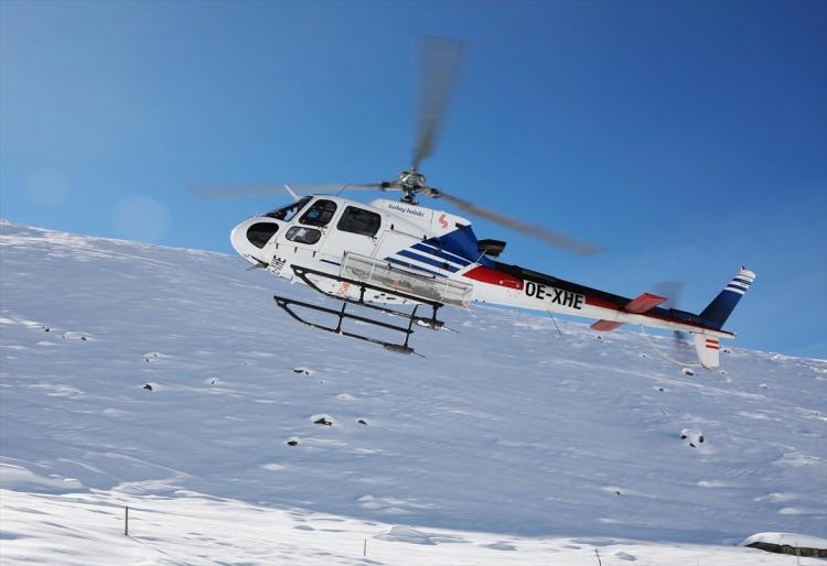 <p>Heliski sporunun dünyada çok az bölgede yapıldığına değinen Haşimoğlu, "Kaçkarlar'da bu işin yapılmasının en büyük sebebi Avrupa'ya yakın ve kar kalitesinin yüksek olması. Bu bizim için çok artı değer. İnşallah güzel şeyler yapacağız. Ülkemize ekonomik anlamda değer katmaya çalışıyoruz" diye konuştu.</p>

<p> </p>
