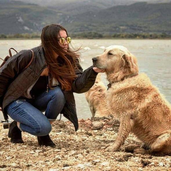 <p><strong>BABA ÇELEK: KIZLARIMLA GURUR DUYUYORUM </strong></p>
<p>Ayşegül Çelek'in babası Süleyman Çelek, başta Ayşegül'ün ilk başta okumasını istemediğini belirterek yaptığı açıklamada, "Şehirde evimiz olmadığı için kız evladının şehirde yalnız başına kalmasına gönlüm razı olmadı. Kızım beni dinlemedi. Evden habersizce çıkmış gitmiş. Olayı hemen polise bildirdim. Polis şehre inmeden kızımı yakalayıp eve getirdi. Daha sonra yine benden habersiz bir şekilde liseye kayıt yaptırmış. Başka bir olur yolunu bulamadığımız için biz de kendisine destek olduk. Ne gerekiyorsa yaptık. Üniversiteyi bitirdi. İki kız kardeşi de ona özenerek okumak istedi. Onlara da gereken desteği sağladık. Onların okuması için her şeye katlanıyoruz. 3 tane kızım var, hepsini okuttum. Kızlarımla gurur duyuyorum. Keşke herkes, okumak isteyen kızlarını benim gibi okutabilse" ifadelerini kullandı.</p>