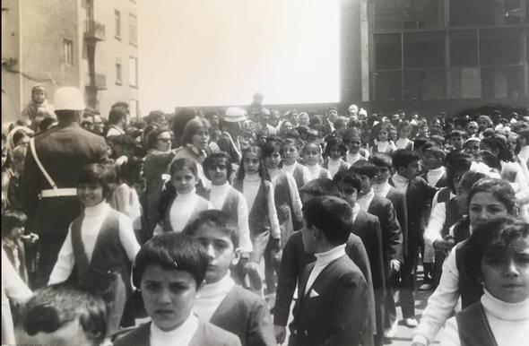 <p>Davran, fotoğrafın altına "Arayın bulun kendinizi. 23 Nisan Taksim 1971' mesajını yazdı. Kısa sürede binlerce beğeni alan fotoğrafa ilgi büyük oldu.</p>

<p> </p>
