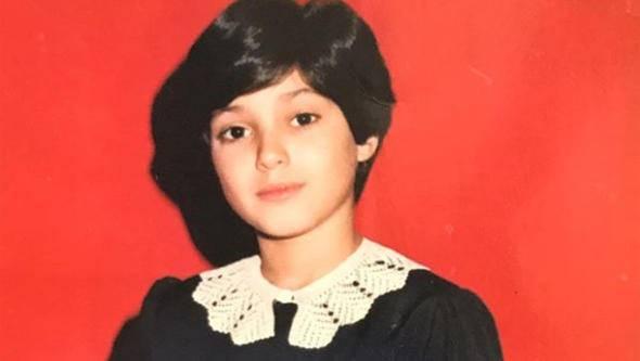 <p>Ünlü televizyoncu Zuhal Topal, sosyal medya hesabından ilkokul günlerine ait bir fotoğrafını paylaştı. Fotoğrafın altına " Bilin bakalım bu kim..1984, yaş sekiz " yazan Topal'ın bu paylaşımına yorum yağdı.</p>

<p> </p>
