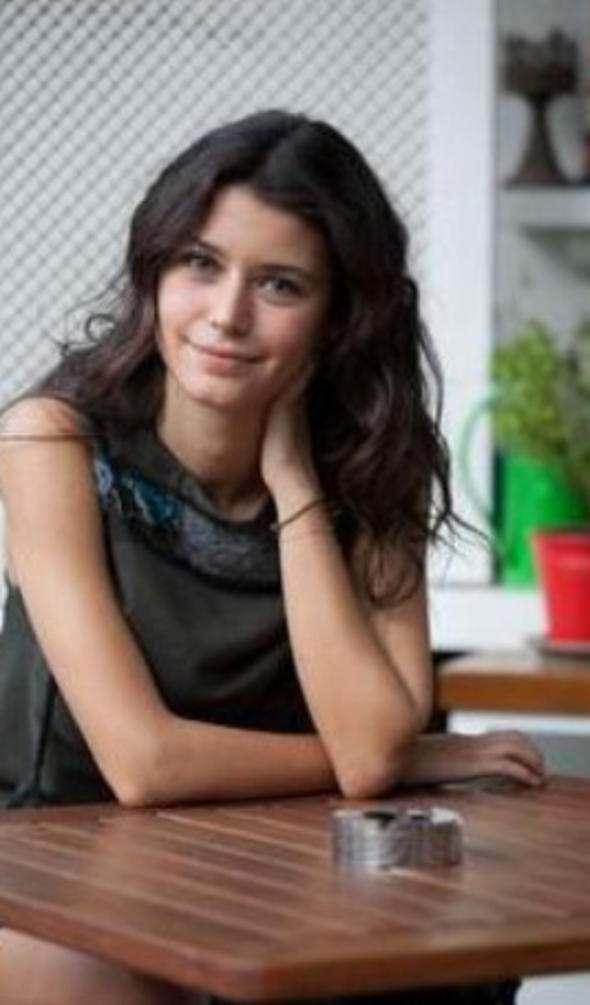 <p>O küçük kız Beren Saat.</p>

<p> </p>

