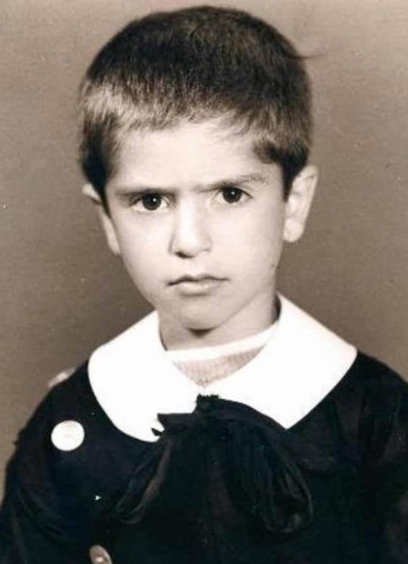 <p>Bir zamanlar o da önlüklüydü.</p>

<p> </p>
