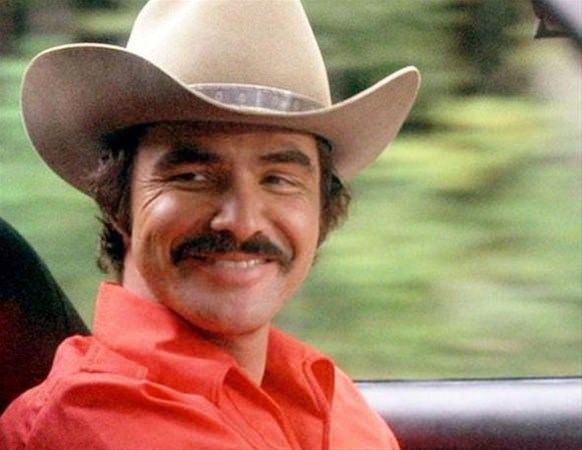 <p>Aşkları, evlilikleriyle bir dönem basını da peşinden koşturan Burt Reynolds, önceki gün New York'taki JFK Havalimanı'nda görüntülendi.</p>
<p> </p>