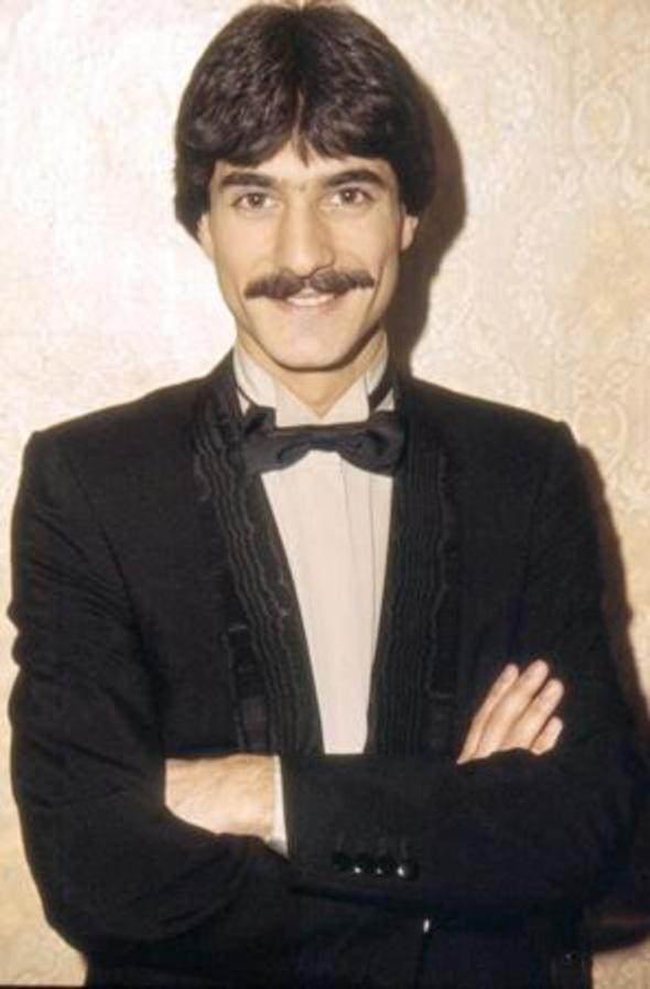 <div><strong>MEHMET ALİ - SADETTİN ERBİL</strong></div>

<div> </div>

<div>Türkiye'nin en çok konuşulan şovmenlerinden Mehmet Ali Erbil'in de başarısı aileden geliyor.</div>
