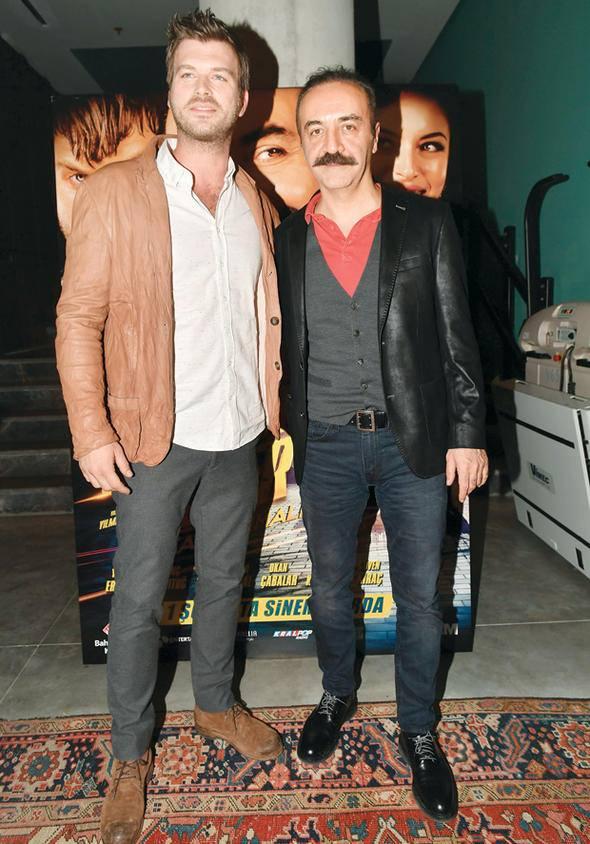 <p>Filmin başrol oyuncusu Kıvanç Tatlıtuğ, “Benim için çok yeni bir tecrübe oldu. Yılmaz Abi’ye bana bu fırsatı verdiği için çok teşekkür ediyorum” dedi.</p>
<p> </p>
