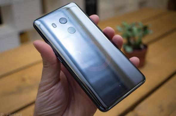 <p>HTC U11+ </p>

<p> </p>

<p>Ekranı: 6.0 inç (1440 x 2880 piksel çözünürlük) </p>

<p> </p>

<p>Kamera: 12 MP </p>

<p> </p>

<p>Bellek: 6 GB RAM </p>

<p> </p>

<p>Pil: 3930 mAh</p>

