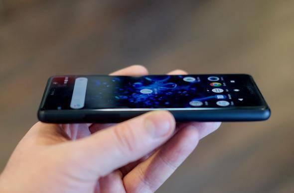 <p>Sony Xperia XZ2 Compact </p>

<p> </p>

<p>Ekranı: 5.0 inç (1080 x 2160 piksel çözünürlük) </p>

<p> </p>

<p>Kamera: 19 MP </p>

<p> </p>

<p>Bellek: 4 GB RAM </p>

<p> </p>

<p>Pil: 2870 mAh</p>
