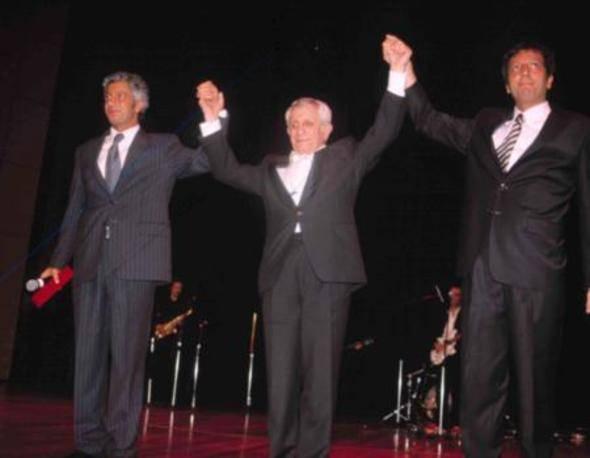 <div>Beş oğlundan ikisiyle meslektaş olan Nejat Uygur, "Oğullarımın hepsiyle ayrı ayrı gurur duyuyorum" diyor...</div>

<div> </div>
